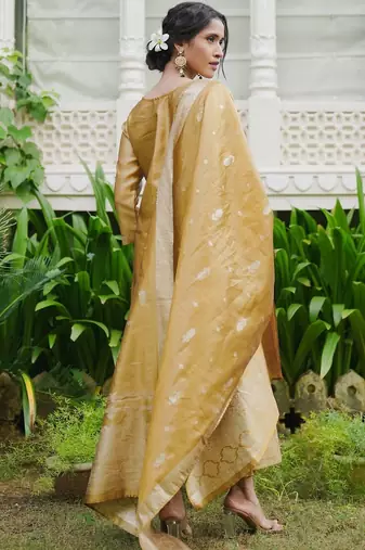 Women Regular Kurta with Trousers & With Dupatta