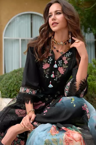 Women Floral Embroidered Thread Work Pure Silk Kurta with Trousers & With Dupatta