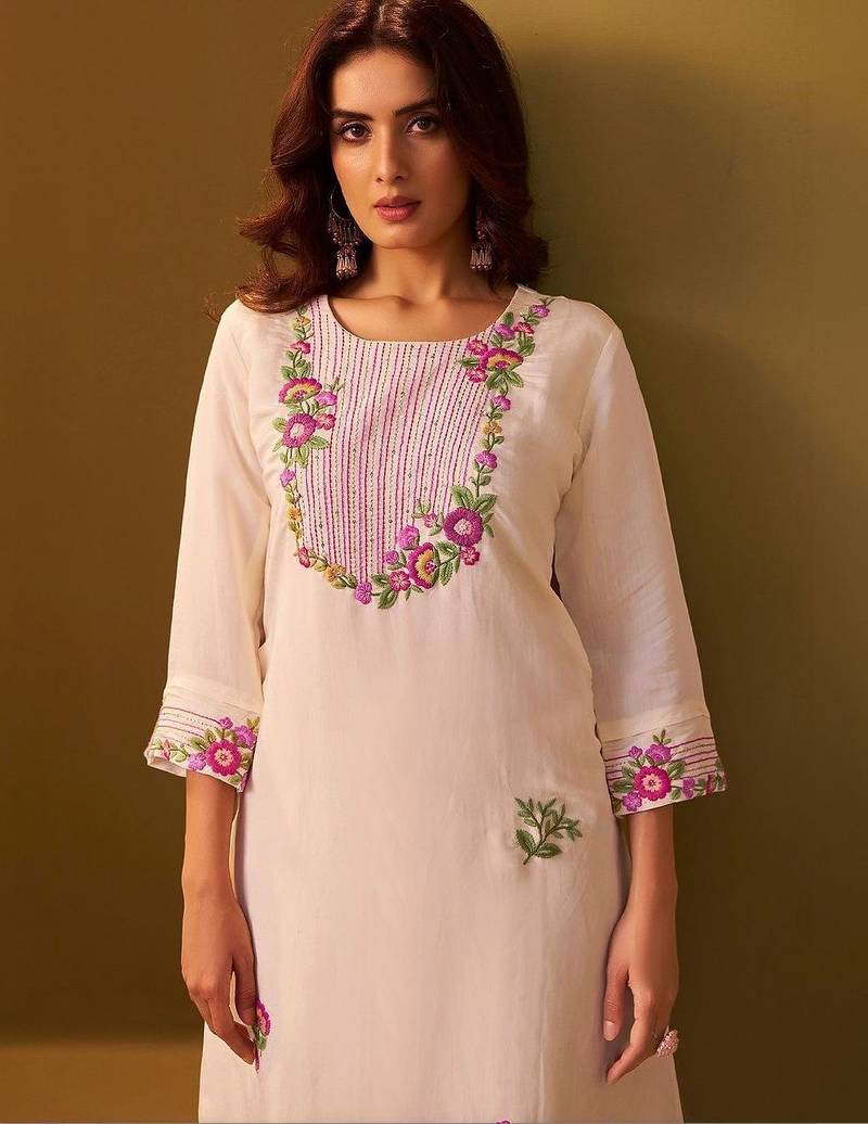 Women Floral Embroidered Regular Thread Work Kurta with Trousers