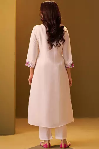 Women Floral Embroidered Regular Thread Work Kurta with Trousers