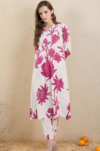 Women Floral Printed Regular Kurta with Trousers