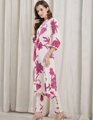 Women Floral Printed Regular Kurta with Trousers 3