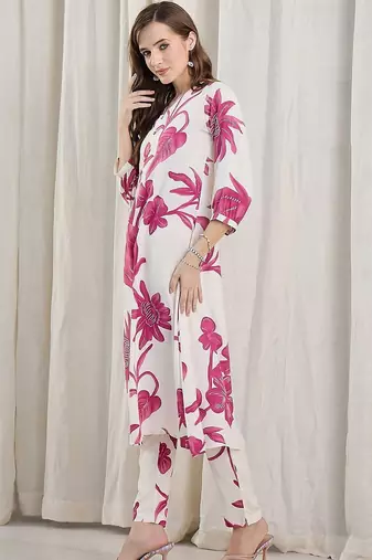 Women Floral Printed Regular Kurta with Trousers