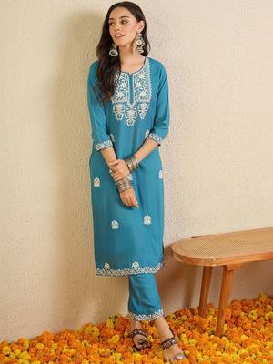 Women Ethnic Motifs Embroidered Regular Thread Work Kurta with Trousers 1