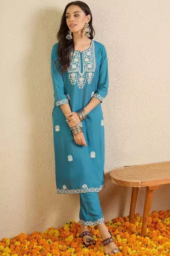 Women Ethnic Motifs Embroidered Regular Thread Work Kurta with Trousers