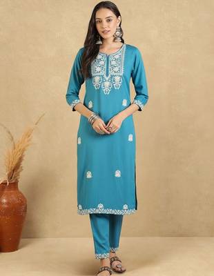 Women Ethnic Motifs Embroidered Regular Thread Work Kurta with Trousers 4