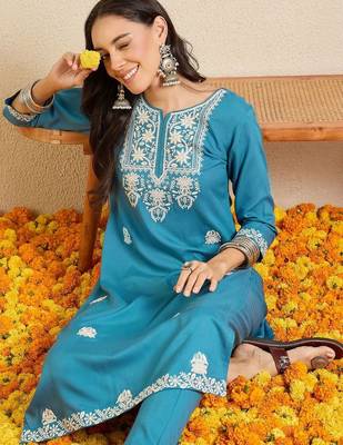Women Ethnic Motifs Embroidered Regular Thread Work Kurta with Trousers 5