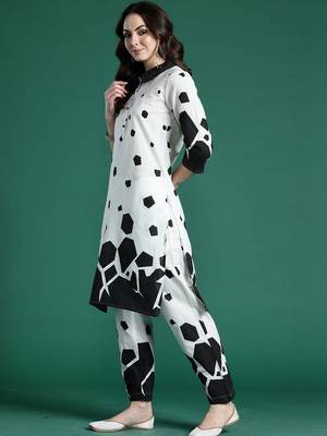 Women Printed Regular Pure Cotton Kurta with Trousers 4