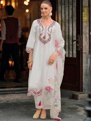 Women Floral Embroidered Regular Thread Work Kurta with Trousers & With Dupatta 1