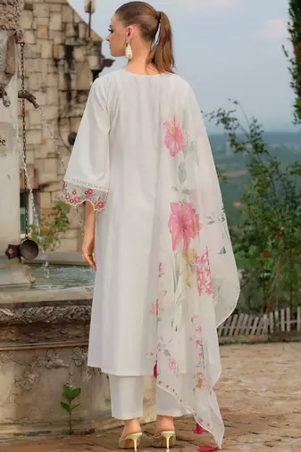 Women Floral Embroidered Regular Thread Work Kurta with Trousers & With Dupatta