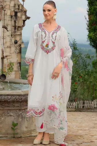 Women Floral Embroidered Regular Thread Work Kurta with Trousers & With Dupatta