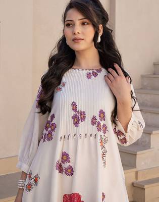 Women Floral Printed Pleated Pure Cotton Kurta with Trousers 7