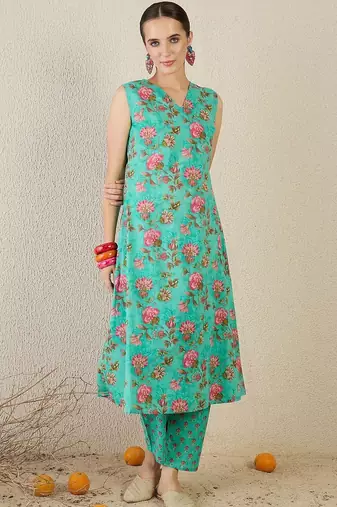 Women Floral Printed Regular Pure Cotton Kurta with Trousers