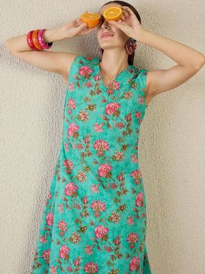 Women Floral Printed Regular Pure Cotton Kurta with Trousers 7