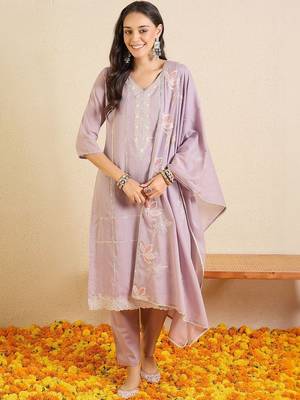 Women Floral Embroidered Regular Thread Work Pure Cotton Kurta with Trousers & With Dupatta 5