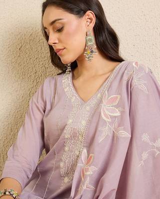 Women Floral Embroidered Regular Thread Work Pure Cotton Kurta with Trousers & With Dupatta 7