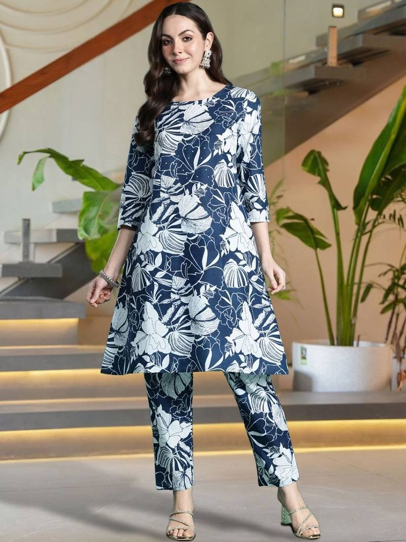 Women Floral Printed Regular Pure Cotton Kurti with Trousers