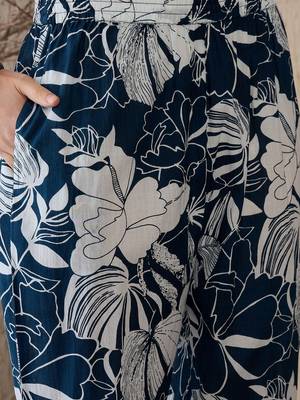 Women Floral Printed Regular Pure Cotton Kurti with Trousers 3