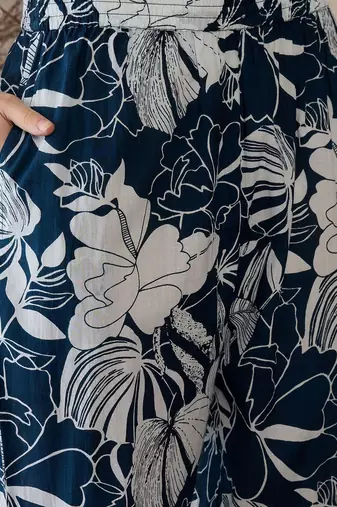 Women Floral Printed Regular Pure Cotton Kurti with Trousers