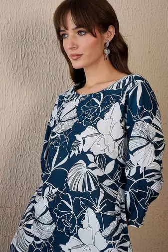 Women Floral Printed Regular Pure Cotton Kurti with Trousers