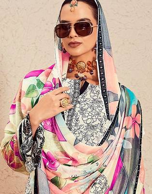 Women Floral Printed Regular Thread Work Kurta with Trousers & With Dupatta 2