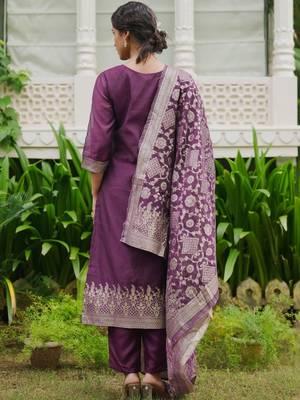 Women Ethnic Motifs Regular Kurta with Trousers & With Dupatta 4