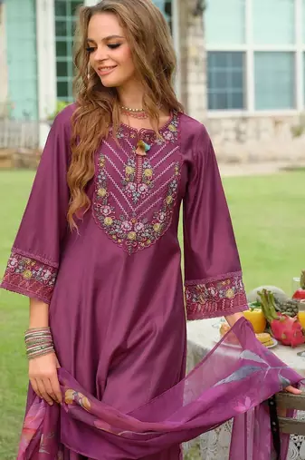 Women Floral Embroidered Regular Thread Work Kurta with Trousers & With Dupatta