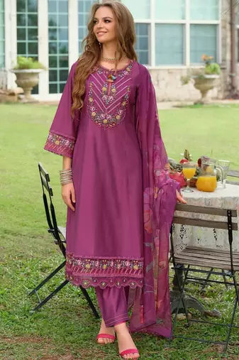 Women Floral Embroidered Regular Thread Work Kurta with Trousers & With Dupatta