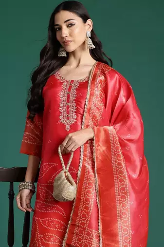 Women Ethnic Motifs Printed Regular Thread Work Kurta with Trousers & With Dupatta