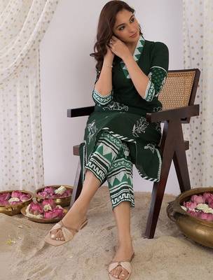 Women Floral Printed Regular Pure Cotton Kurta with Trousers 5