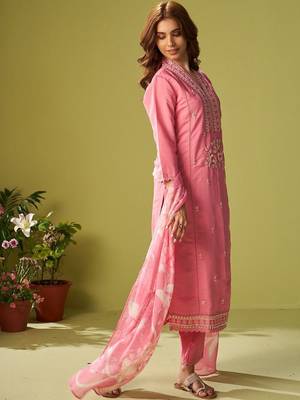 Women Floral Embroidered Regular Thread Work Kurta with Trousers & With Dupatta 3