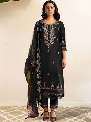 Women Floral Embroidered Regular Thread Work Kurta with Trousers & With Dupatta 1