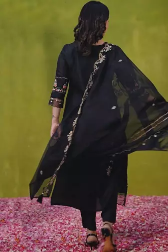 Women Floral Embroidered Regular Thread Work Kurta with Trousers & With Dupatta