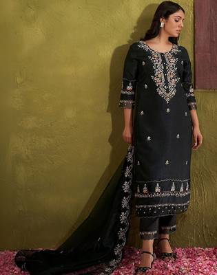 Women Floral Embroidered Regular Thread Work Kurta with Trousers & With Dupatta 6