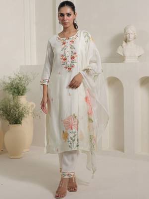 Women Floral Embroidered Regular Thread Work Kurta with Trousers & With Dupatta 5