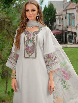 Women Floral Embroidered Regular Thread Work Liva Kurta with Trousers & With Dupatta 7