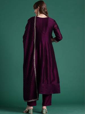 Women Ethnic Motifs Embroidered Panelled Thread Work Kurta with Trousers & With Dupatta 3