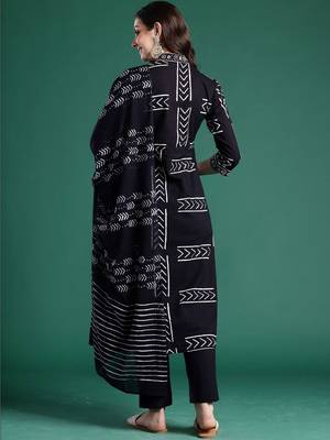 Women Printed Empire Thread Work Pure Cotton Kurta with Trousers & With Dupatta 2