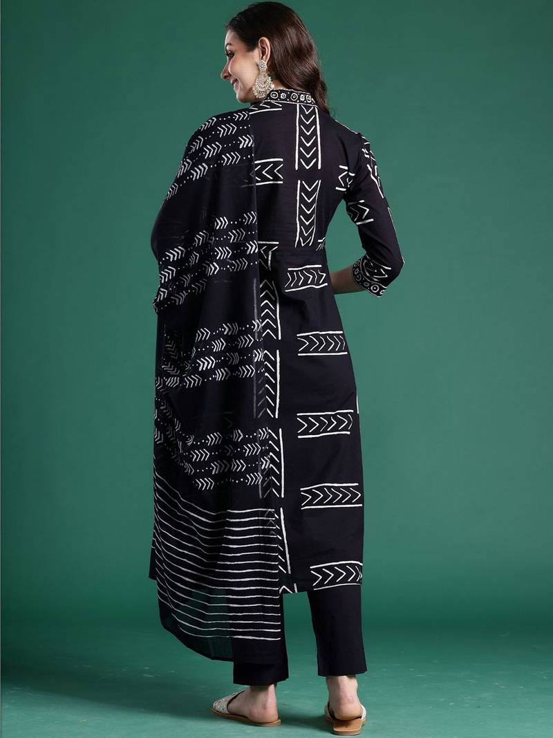 Women Printed Empire Thread Work Pure Cotton Kurta with Trousers & With Dupatta