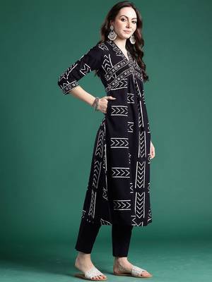 Women Printed Empire Thread Work Pure Cotton Kurta with Trousers & With Dupatta 4