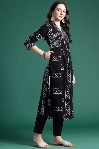 Women Printed Empire Thread Work Pure Cotton Kurta with Trousers & With Dupatta