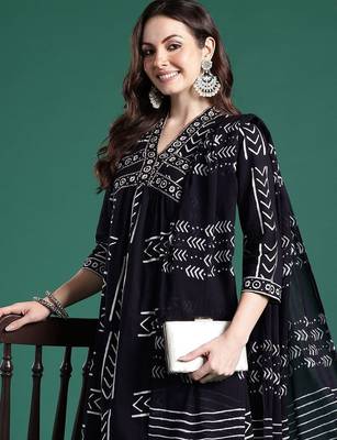 Women Printed Empire Thread Work Pure Cotton Kurta with Trousers & With Dupatta 5