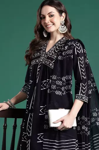 Women Printed Empire Thread Work Pure Cotton Kurta with Trousers & With Dupatta