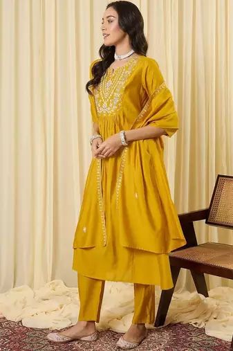 Women Ethnic Motifs Embroidered Tiered Thread Work Kurta with Trousers & With Dupatta