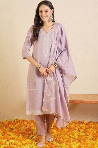 Women Floral Embroidered Regular Thread Work  Cotton Kurta with Trousers & With Dupatta