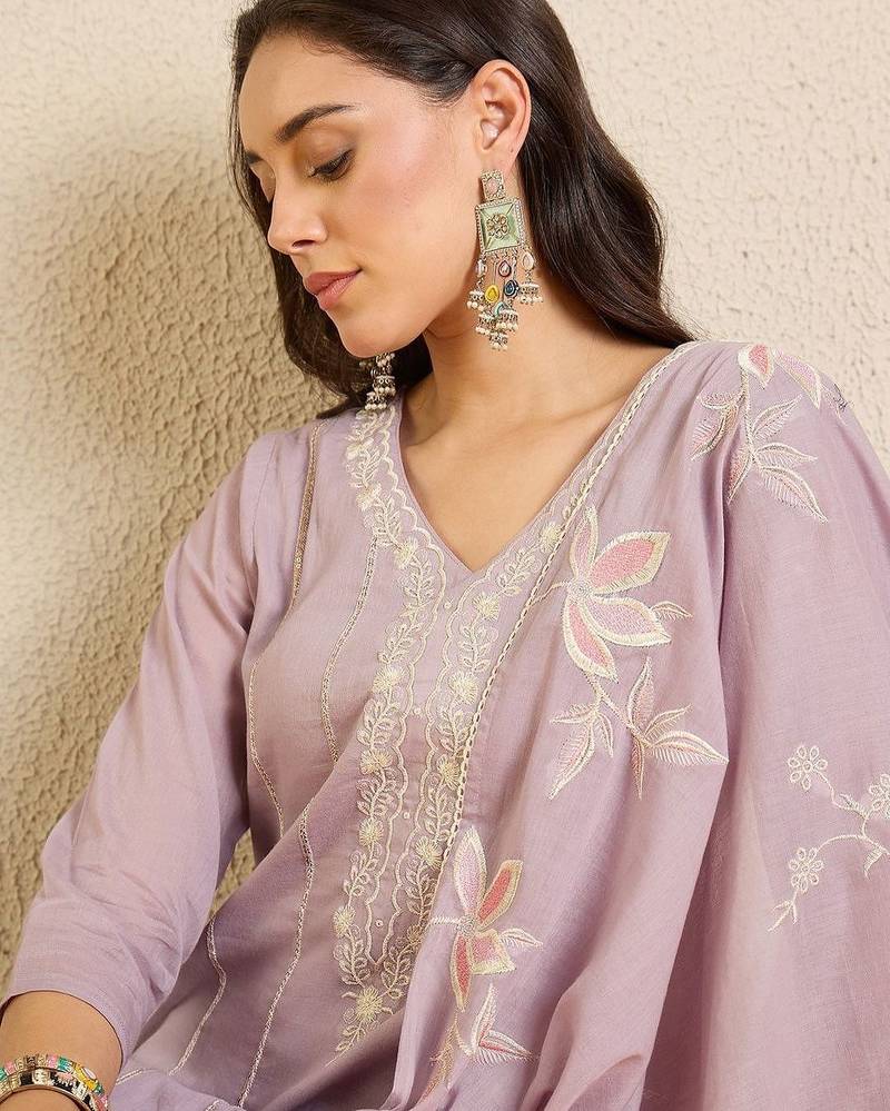 Women Floral Embroidered Regular Thread Work Pure Cotton Kurta with Trousers & With Dupatta