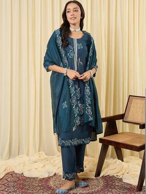 Women Floral Embroidered Regular Thread Work Kurta with Trousers & With Dupatta 1