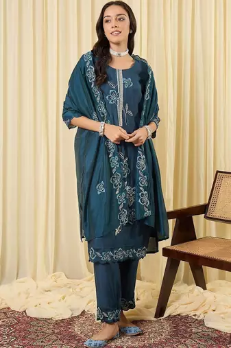 Women Floral Embroidered Regular Thread Work Kurta with Trousers & With Dupatta