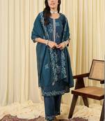 Women Floral Embroidered Regular Thread Work Kurta with Trousers & With Dupatta