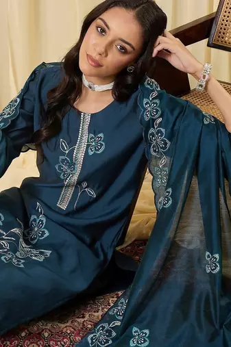 Women Floral Embroidered Regular Thread Work Kurta with Trousers & With Dupatta